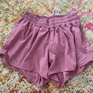 Lululemon Hotty Hot Short Long Sz 6- Fit like 4